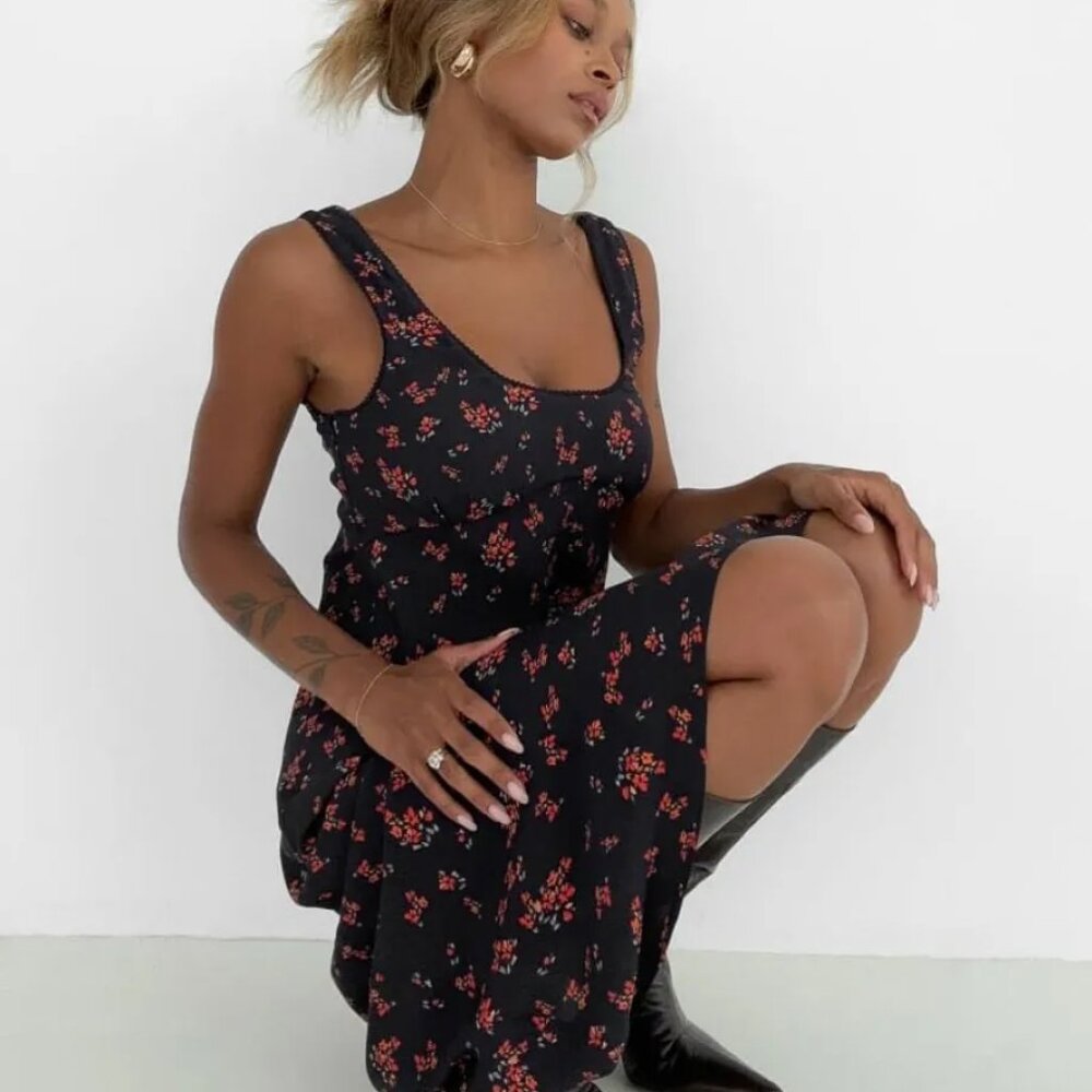 Rumored 'North Country' midi dress in Spanish Poppy (navy / red floral), size S - Picture 10 of 10